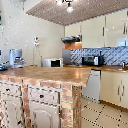 Holiday home Maison T2 Proche Mer, Piscine Chauffee Et Tennis - Fr-1-231-312 *