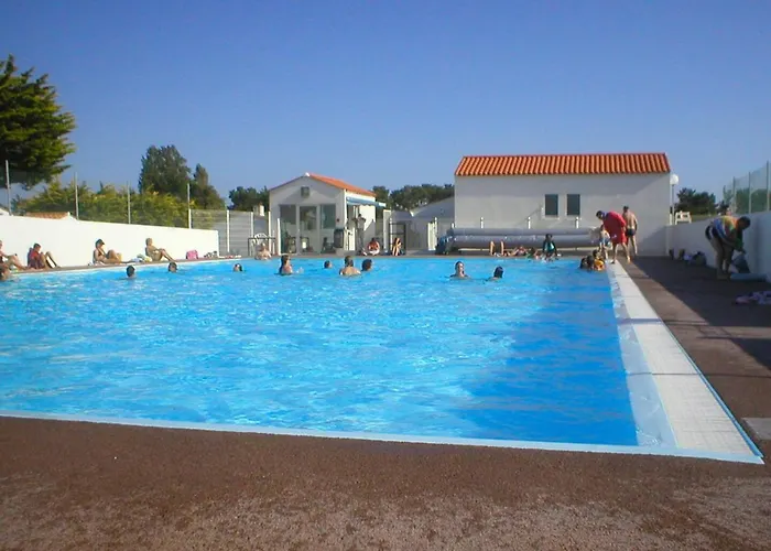 Maison De Avec Piscine Chauffee Et Tennis - Fr-1-231-312 *